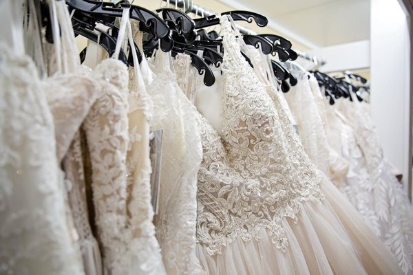 Magasin de robes de mariée près de Charleroi : Élégance et confort